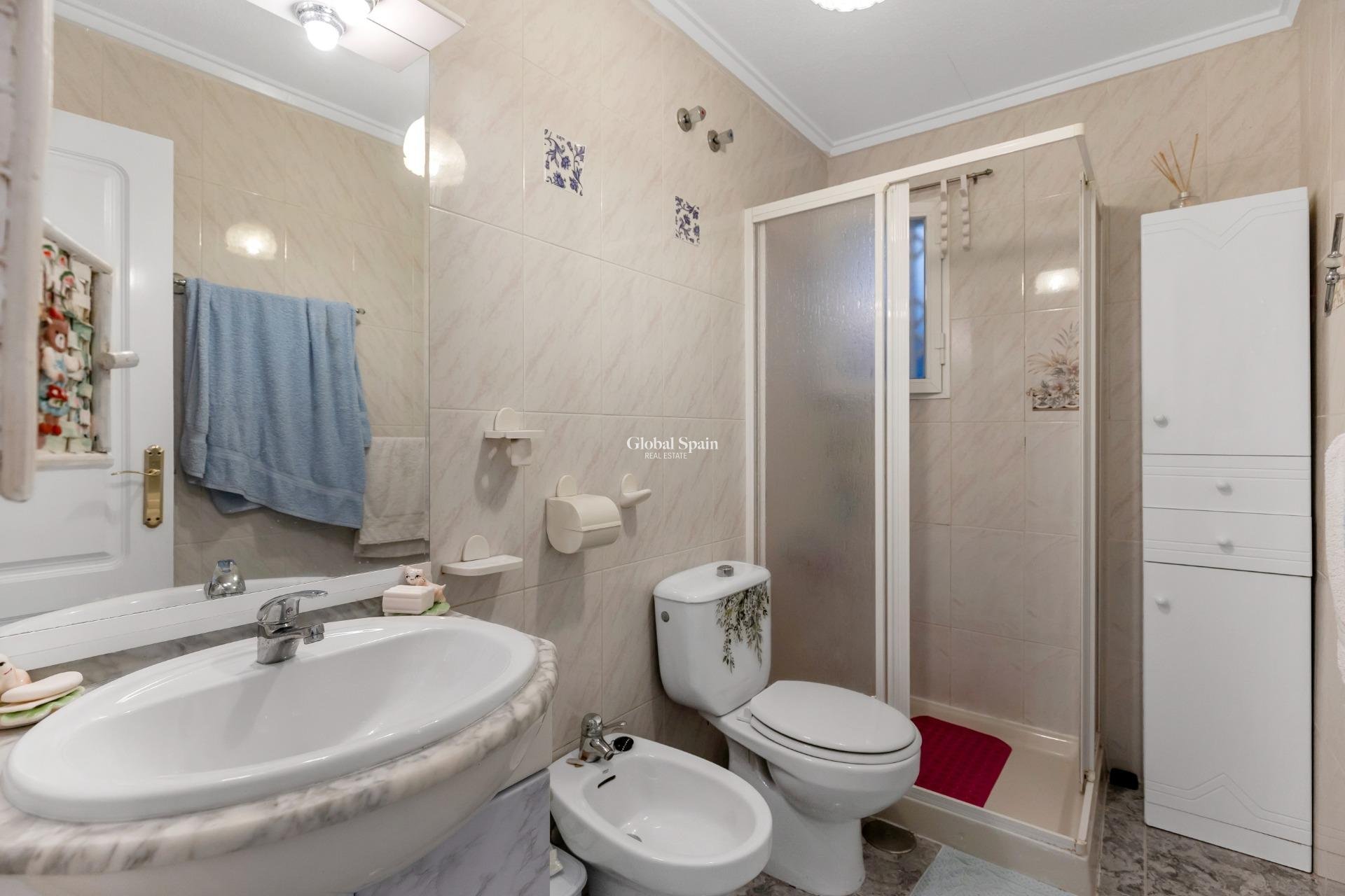 Resale - Apartment -
TORREVIEJA - Centro - Muelle Pesquero