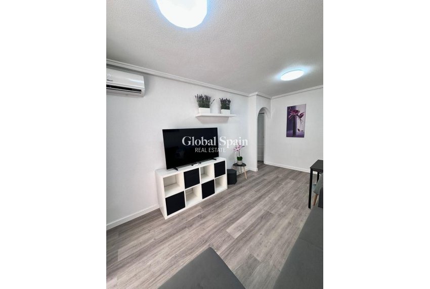 Resale - APARTMENT -
TORREVIEJA - Centro - Muelle Pesquero