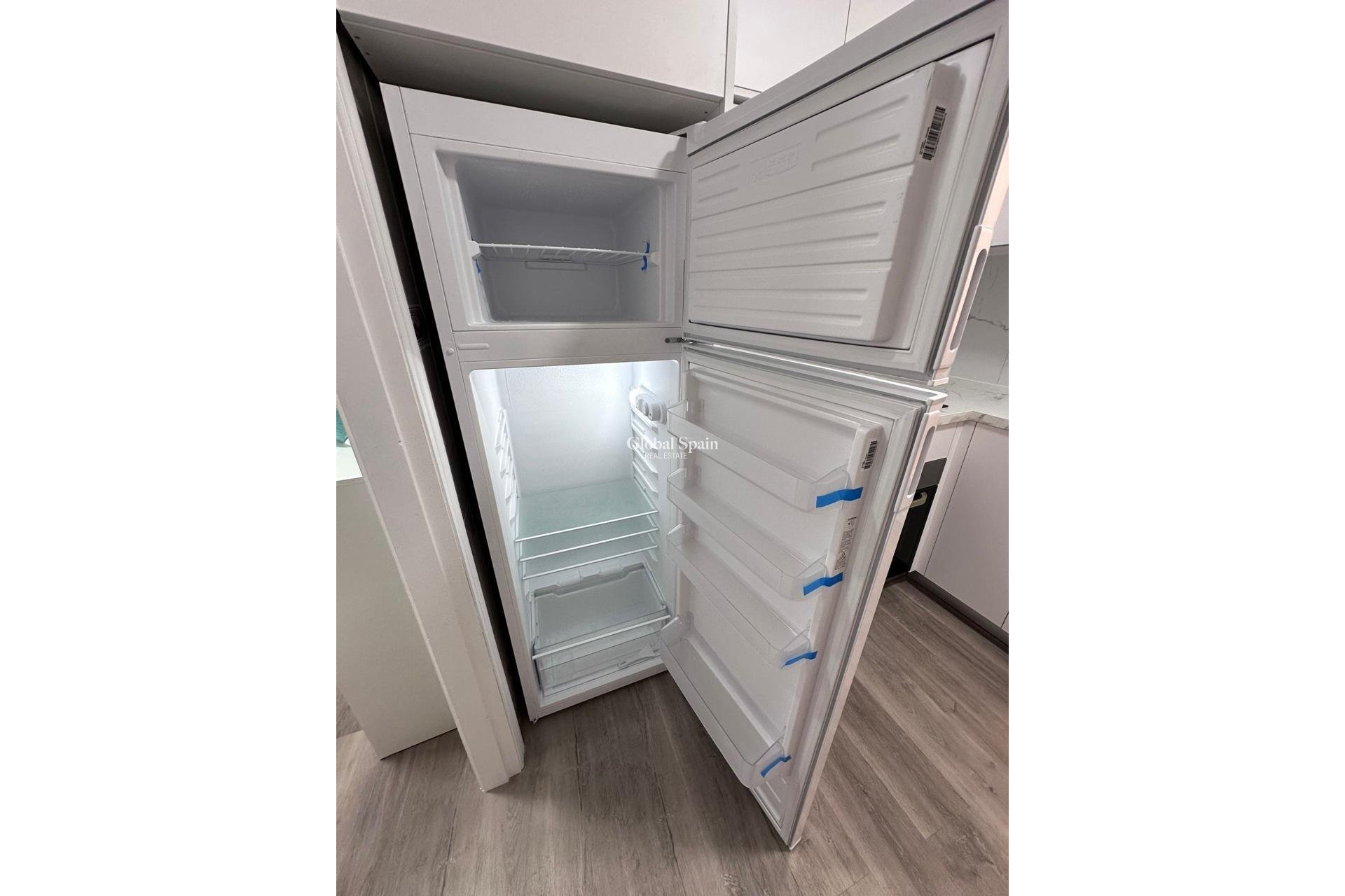 Resale - APARTMENT -
TORREVIEJA - Centro - Muelle Pesquero