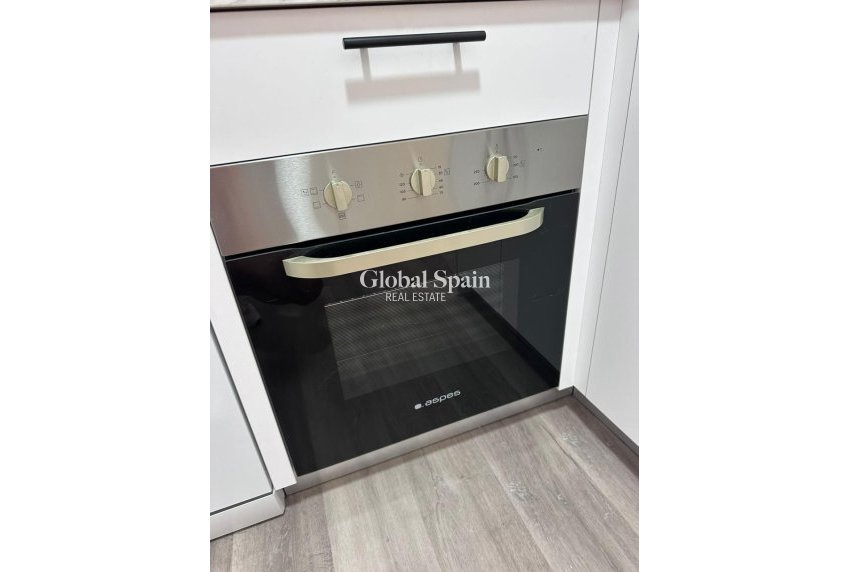 Resale - APARTMENT -
TORREVIEJA - Centro - Muelle Pesquero