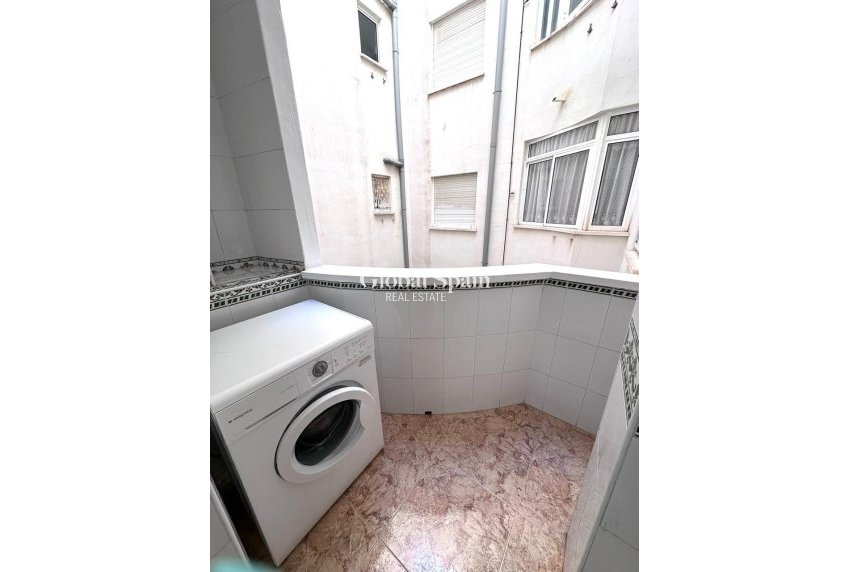 Resale - APARTMENT -
TORREVIEJA - Centro - Muelle Pesquero