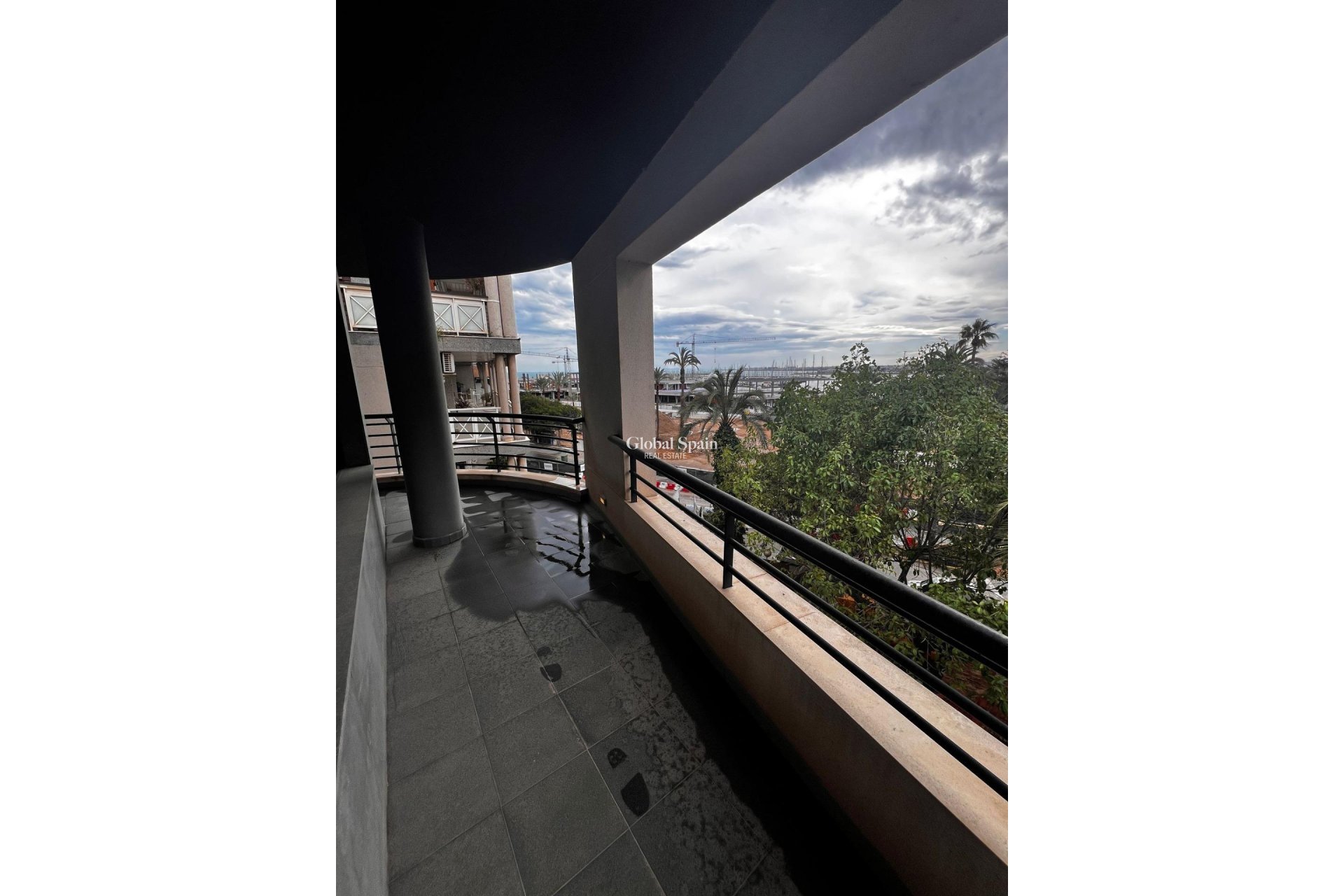 Resale - APARTMENT -
TORREVIEJA - Centro - Muelle Pesquero