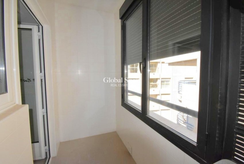 Resale - APARTMENT -
TORREVIEJA - Centro - Muelle Pesquero