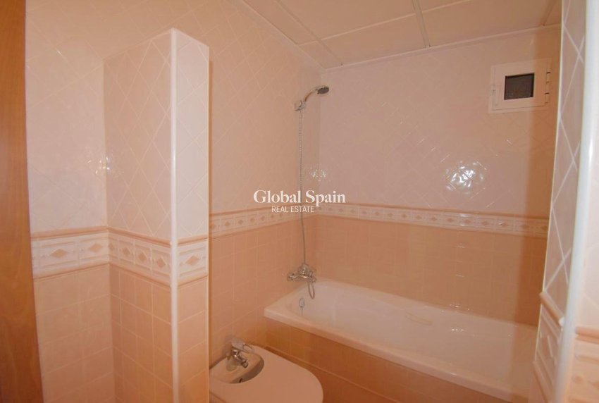 Resale - APARTMENT -
TORREVIEJA - Centro - Muelle Pesquero