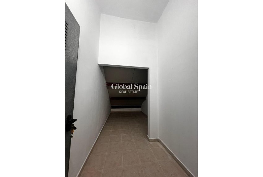 Resale - APARTMENT -
TORREVIEJA - Centro - Muelle Pesquero