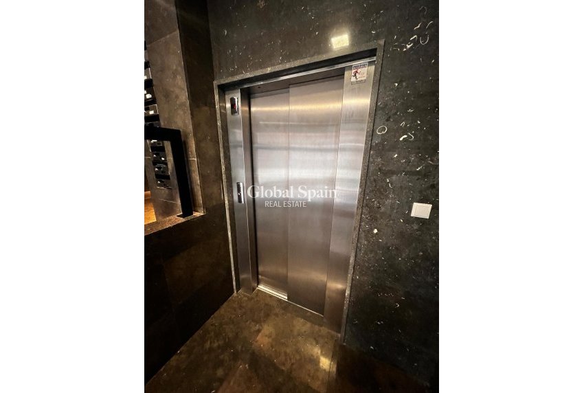 Resale - APARTMENT -
TORREVIEJA - Centro - Muelle Pesquero