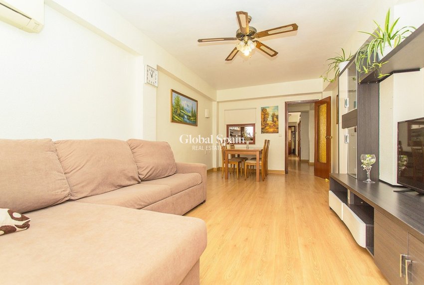 Resale - APARTMENT -
TORREVIEJA - Centro-Muelle Pesquero