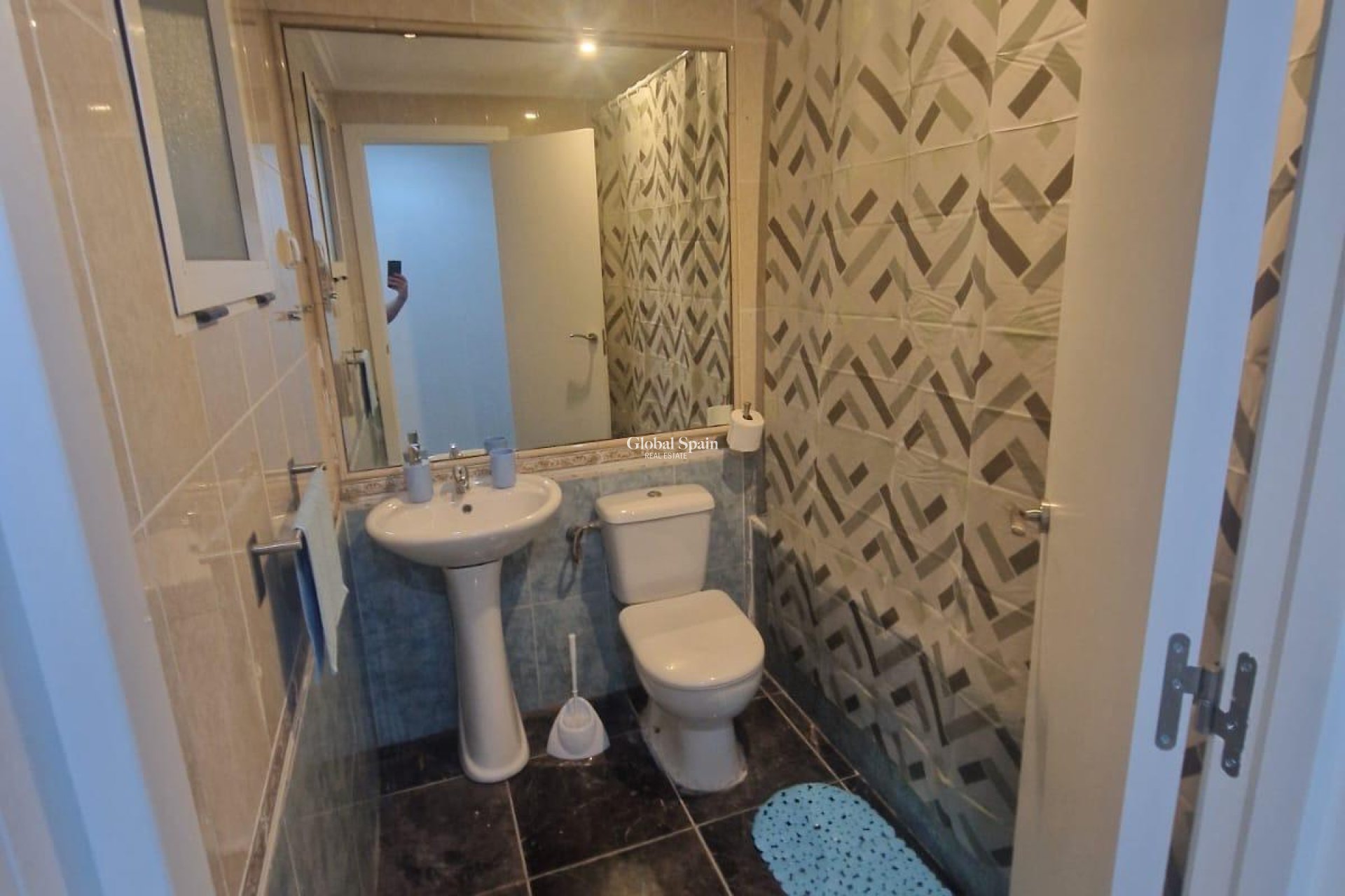 Resale - APARTMENT -
TORREVIEJA - Centro - Muelle Pesquero