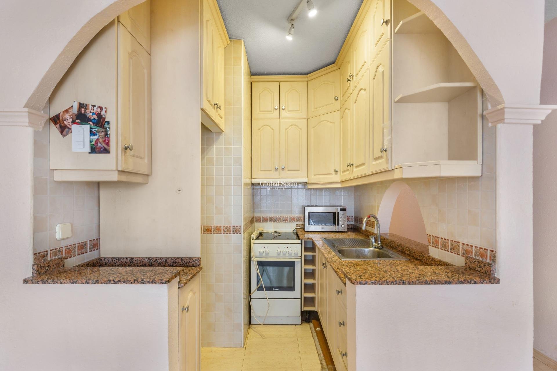 Resale - APARTMENT -
TORREVIEJA - Centro - Muelle Pesquero