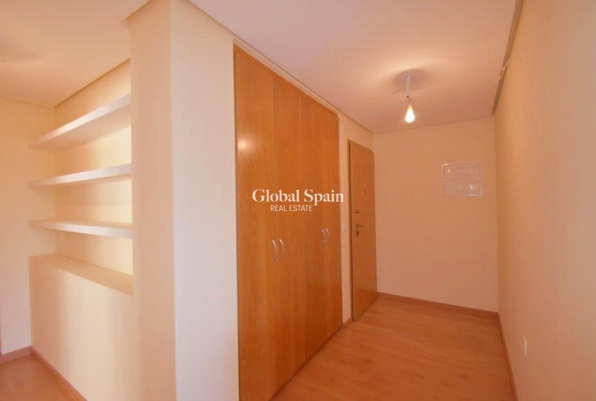 Resale - APARTMENT -
TORREVIEJA - Centro - Muelle Pesquero