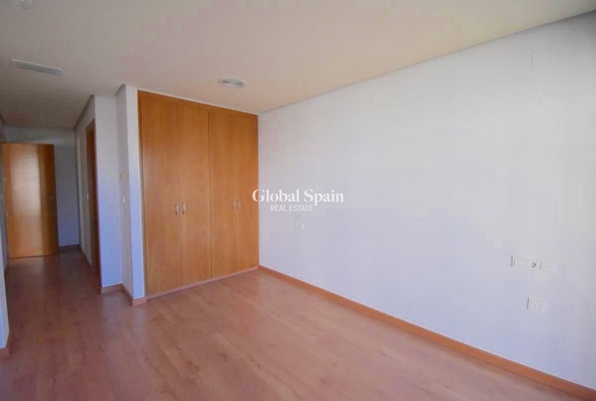 Resale - APARTMENT -
TORREVIEJA - Centro - Muelle Pesquero