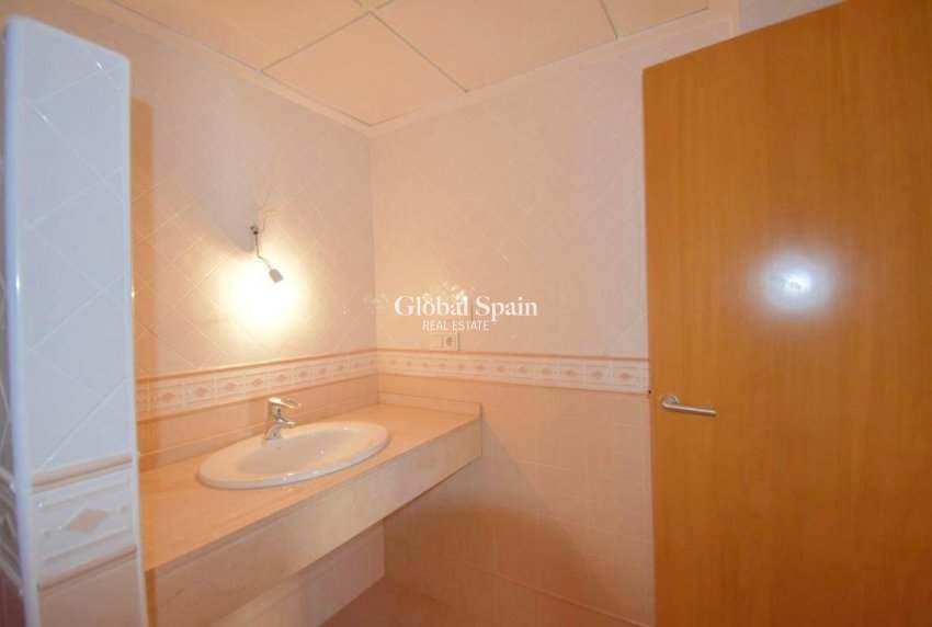 Resale - APARTMENT -
TORREVIEJA - Centro - Muelle Pesquero