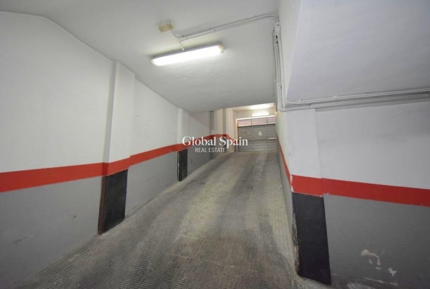 Resale - APARTMENT -
TORREVIEJA - Centro - Muelle Pesquero