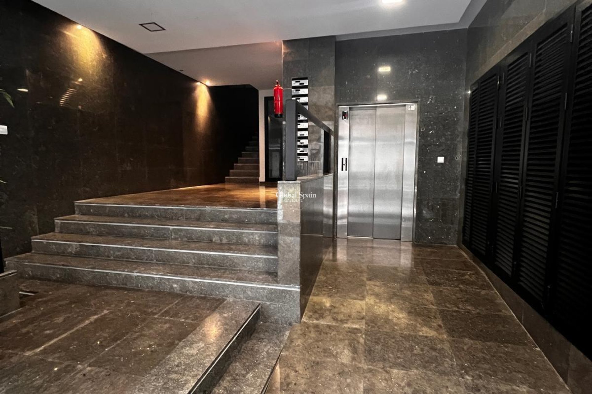 Resale - APARTMENT -
TORREVIEJA - Centro - Muelle Pesquero