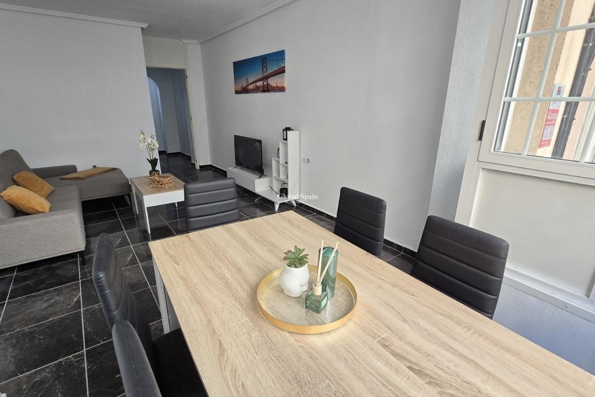 Resale - APARTMENT -
TORREVIEJA - Centro - Muelle Pesquero