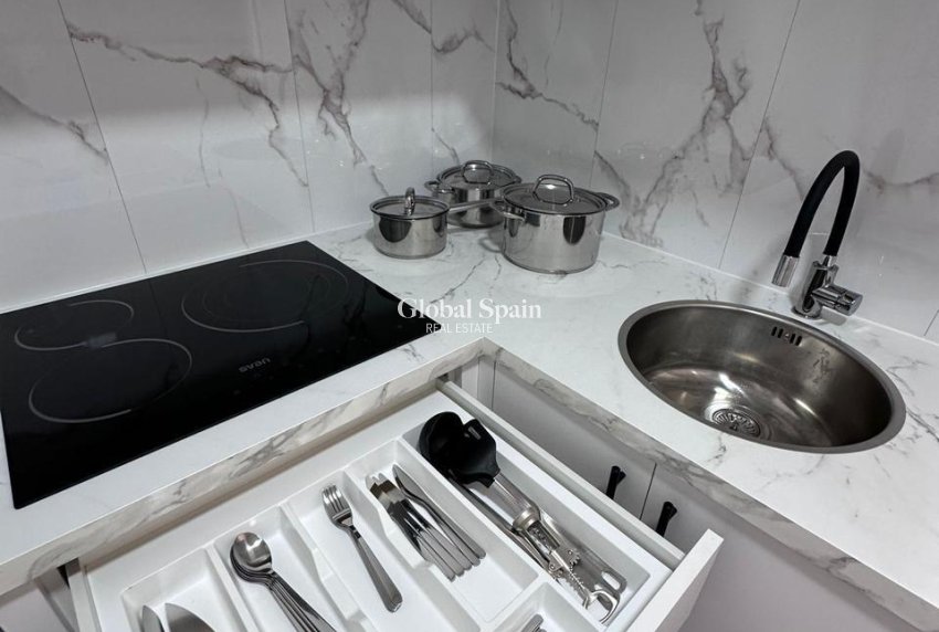 Resale - APARTMENT -
TORREVIEJA - Centro - Muelle Pesquero