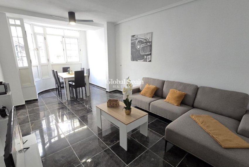 Resale - APARTMENT -
TORREVIEJA - Centro - Muelle Pesquero