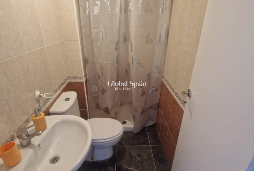 Resale - APARTMENT -
TORREVIEJA - Centro - Muelle Pesquero
