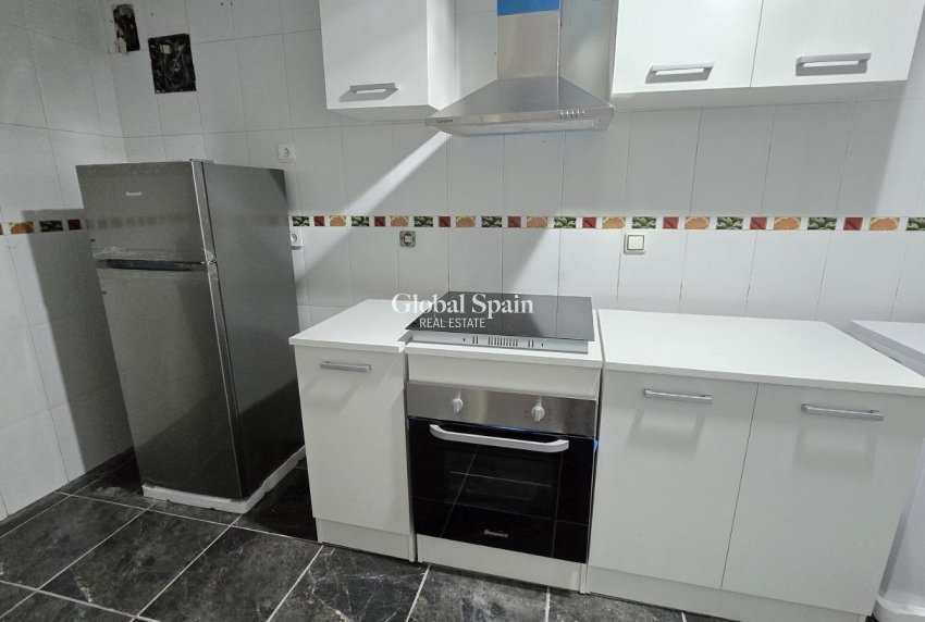 Resale - APARTMENT -
TORREVIEJA - Centro - Muelle Pesquero