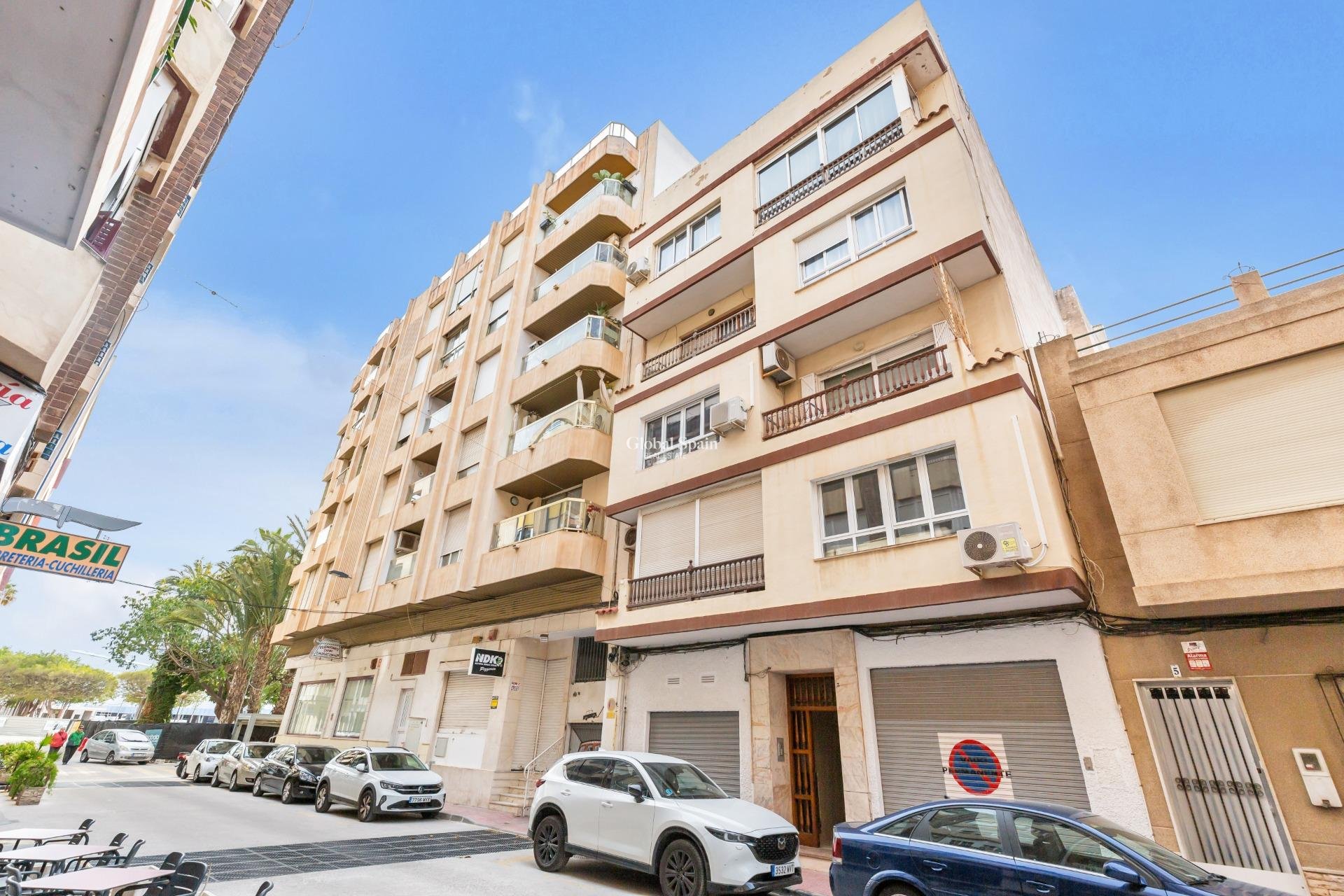 Resale - APARTMENT -
TORREVIEJA - Centro - Muelle Pesquero