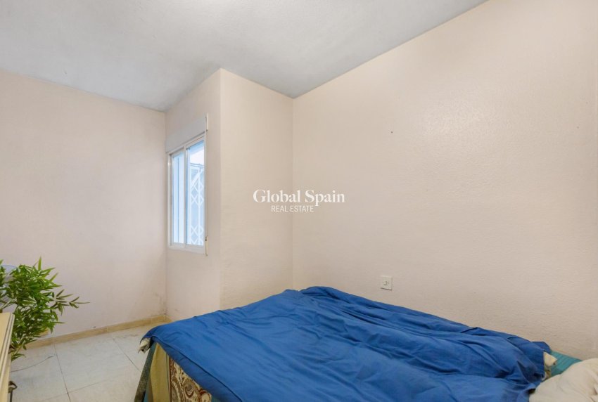 Resale - APARTMENT -
TORREVIEJA - Centro - Muelle Pesquero