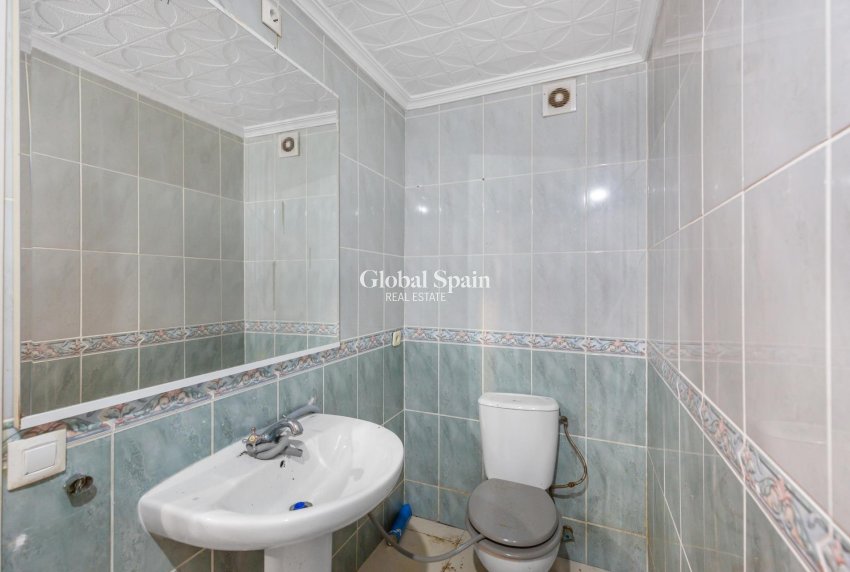 Resale - APARTMENT -
TORREVIEJA - Centro - Muelle Pesquero