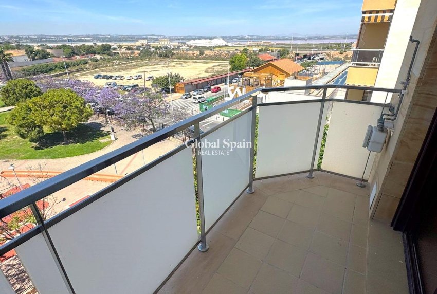 Resale - APARTMENT -
TORREVIEJA - Centro - Muelle Pesquero