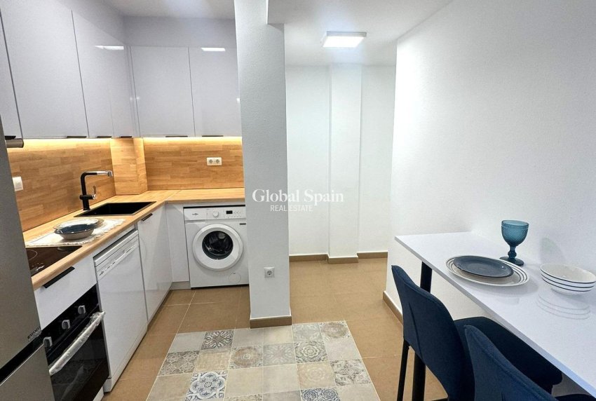 Resale - APARTMENT -
TORREVIEJA - Centro - Muelle Pesquero