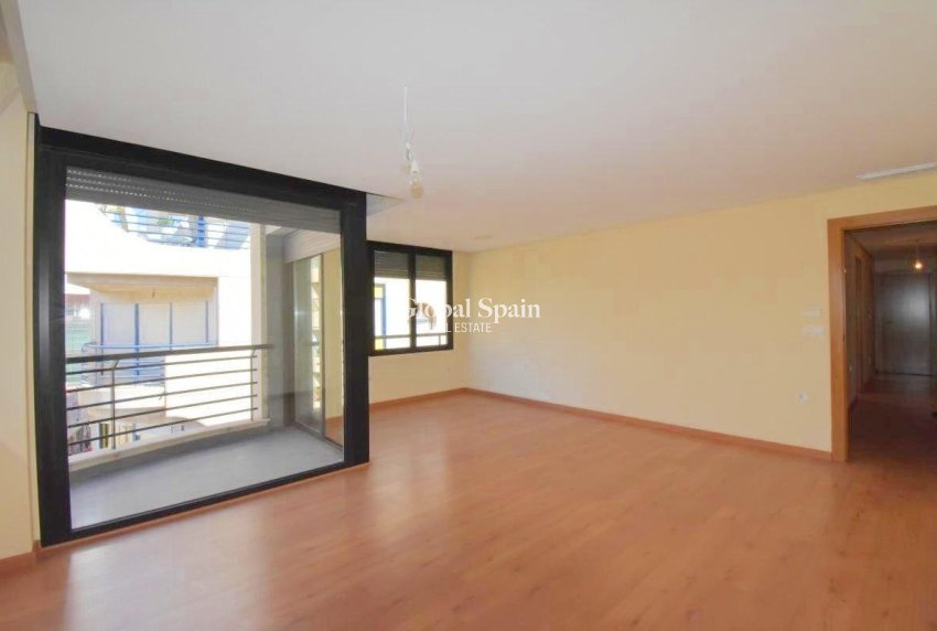 Resale - APARTMENT -
TORREVIEJA - Centro - Muelle Pesquero