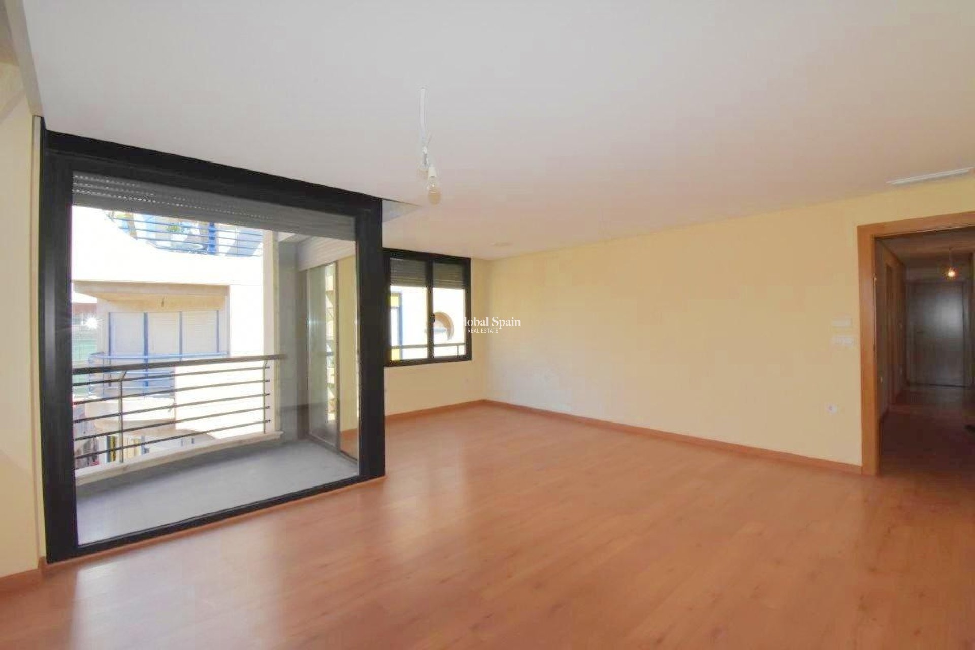 Resale - APARTMENT -
TORREVIEJA - Centro - Muelle Pesquero