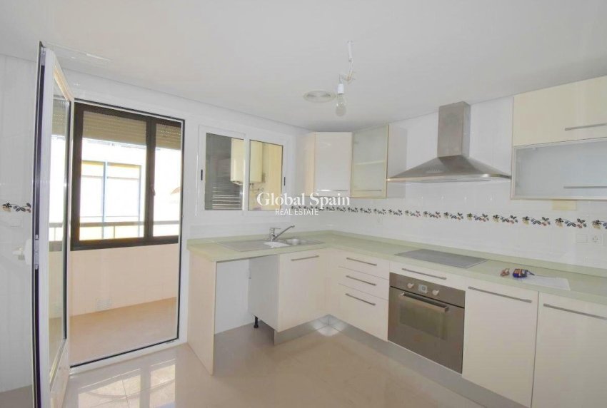 Resale - APARTMENT -
TORREVIEJA - Centro - Muelle Pesquero