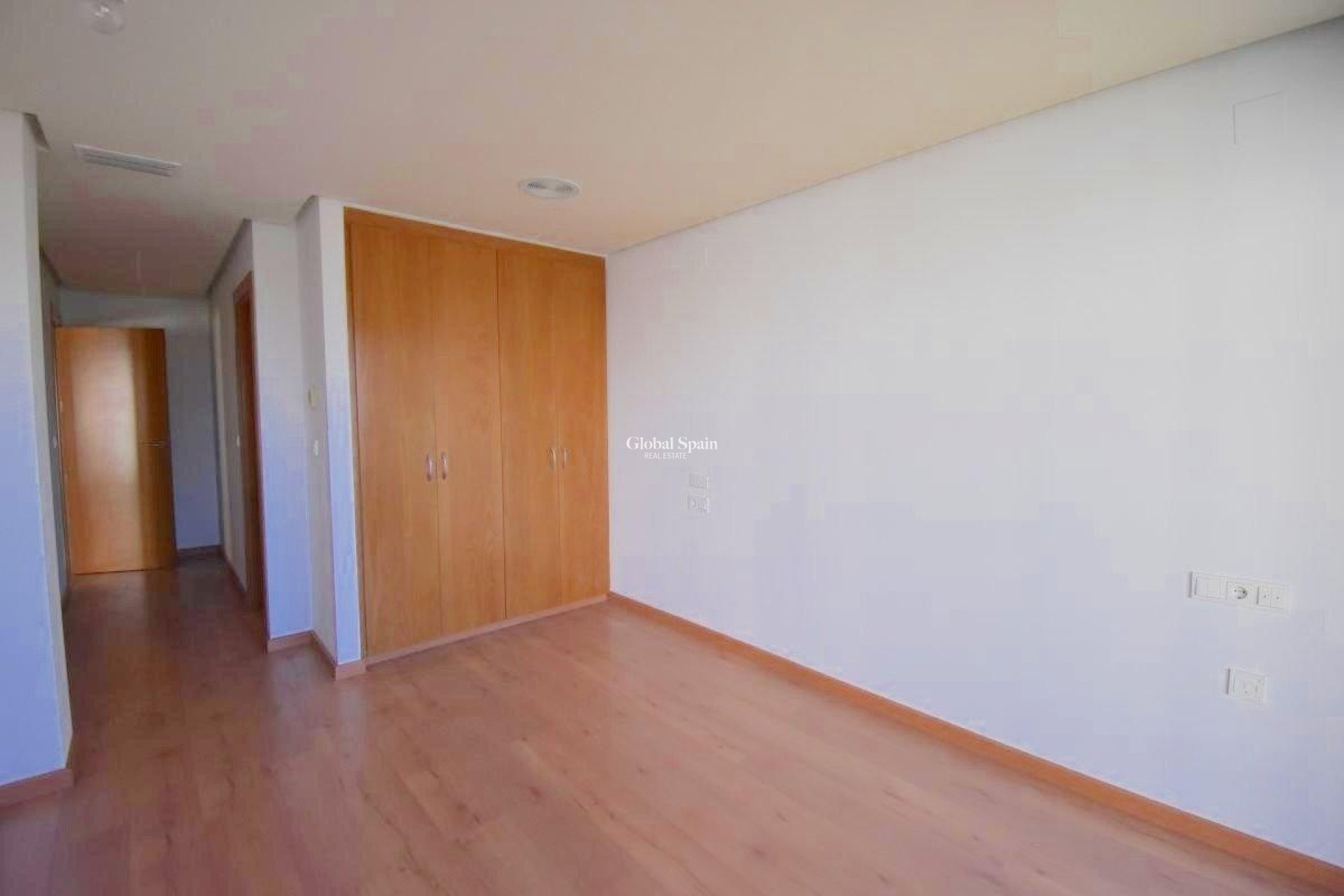 Resale - APARTMENT -
TORREVIEJA - Centro - Muelle Pesquero