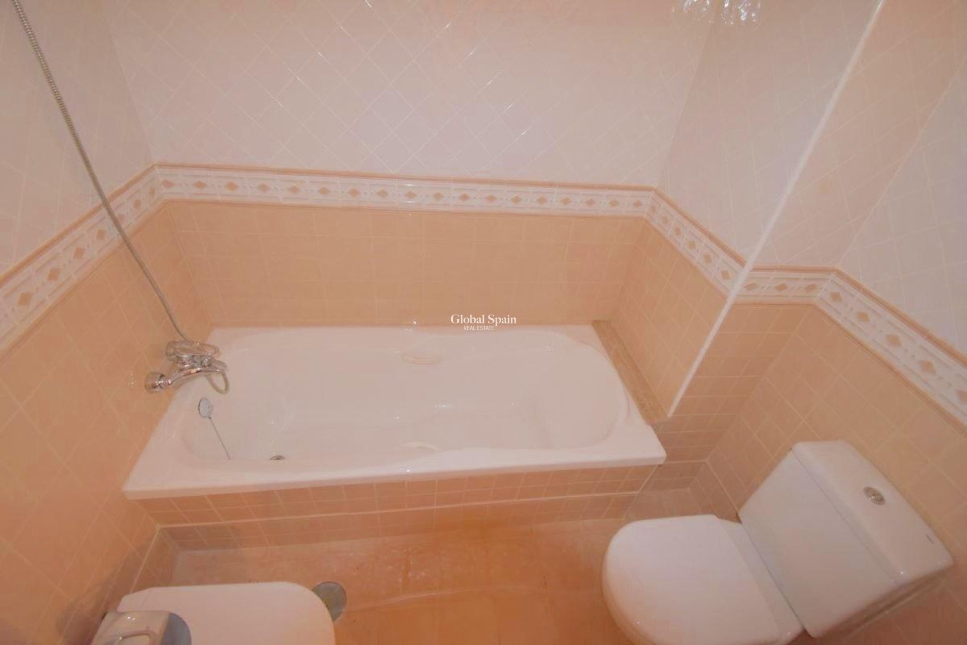 Resale - APARTMENT -
TORREVIEJA - Centro - Muelle Pesquero