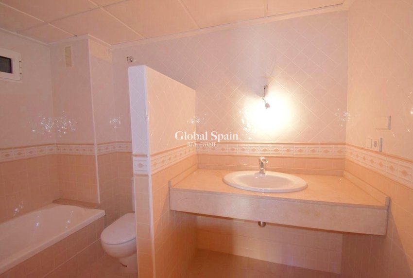 Resale - APARTMENT -
TORREVIEJA - Centro - Muelle Pesquero