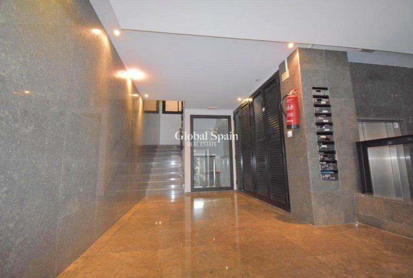 Resale - APARTMENT -
TORREVIEJA - Centro - Muelle Pesquero