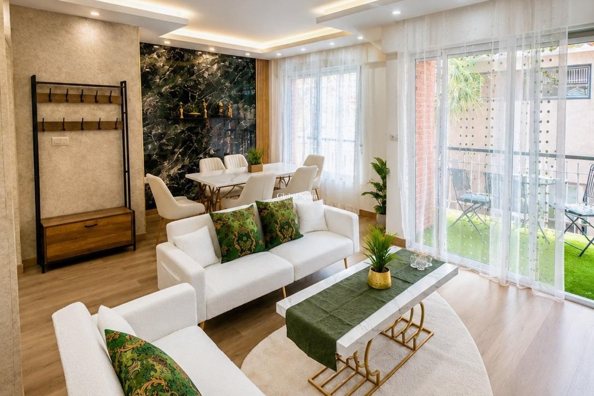 Resale - APARTMENT -
TORREVIEJA - Centro - Muelle Pesquero