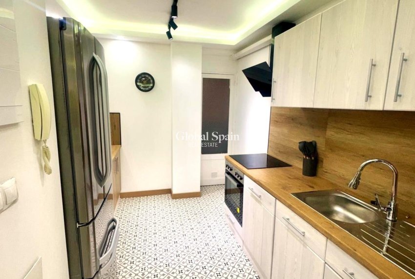 Resale - APARTMENT -
TORREVIEJA - Centro - Muelle Pesquero