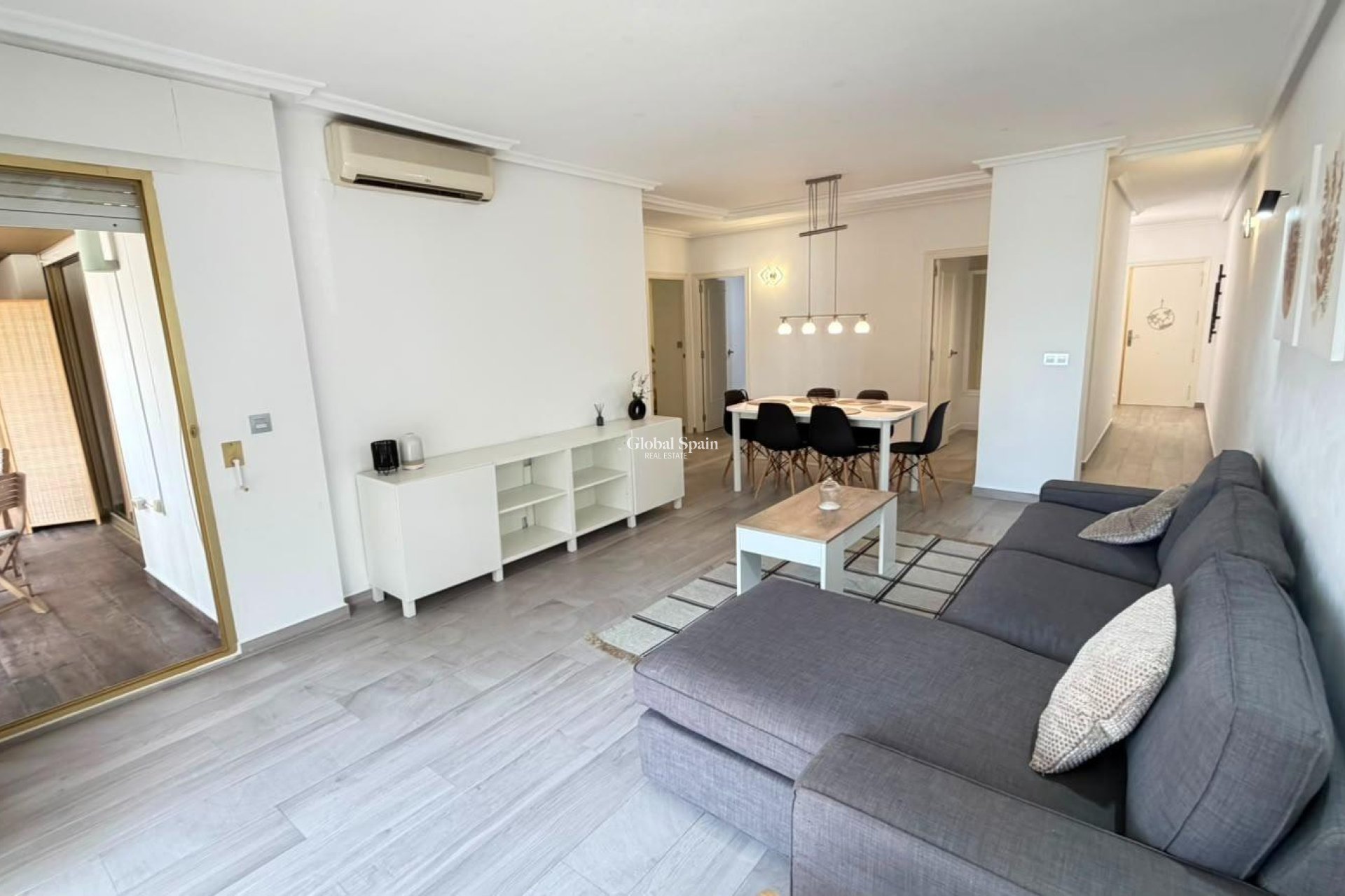 Resale - APARTMENT -
TORREVIEJA - Centro - Muelle Pesquero