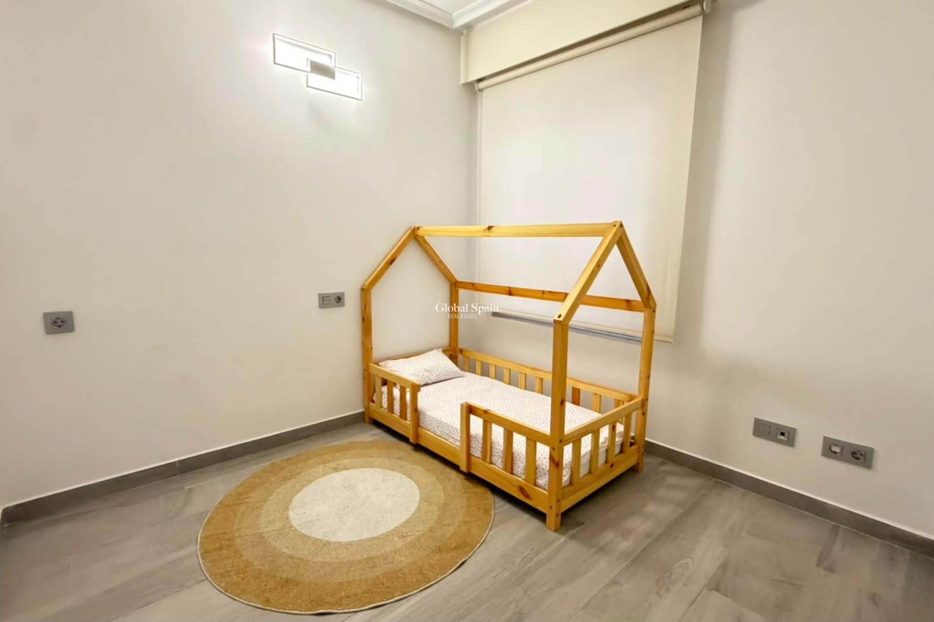 Resale - APARTMENT -
TORREVIEJA - Centro - Muelle Pesquero