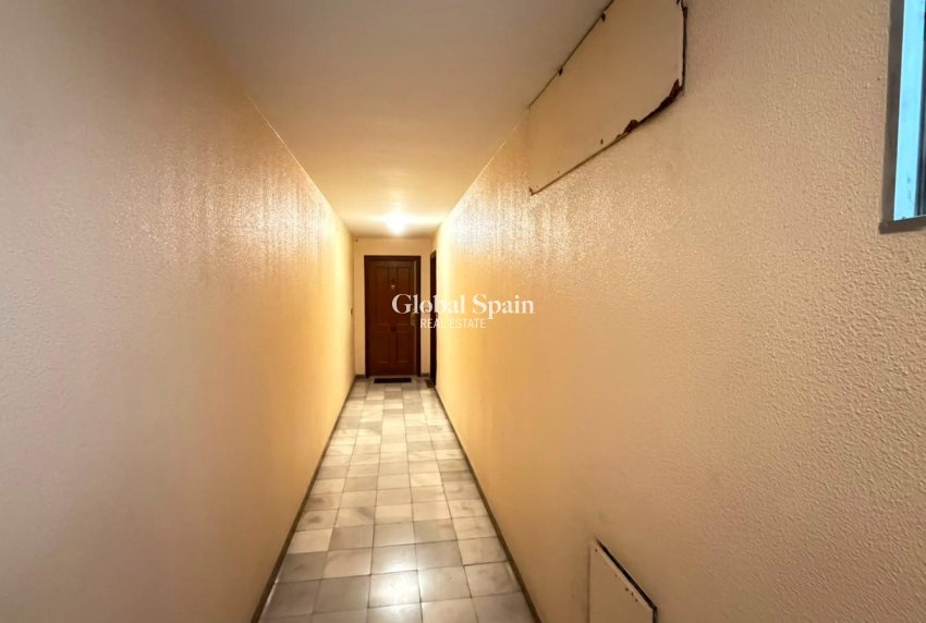 Resale - APARTMENT -
TORREVIEJA - Centro - Muelle Pesquero