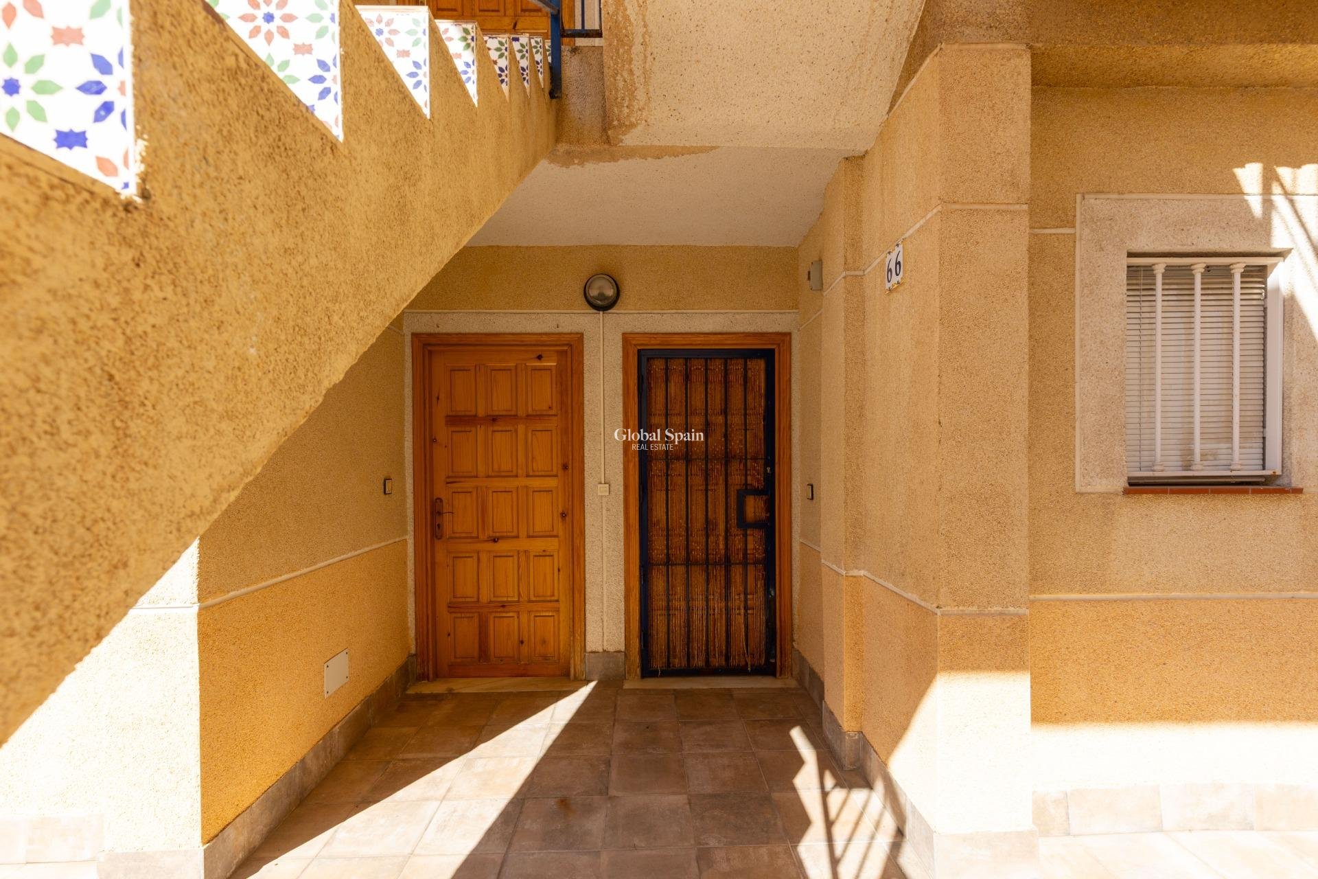 Resale - Apartment -
TORREVIEJA - Centro