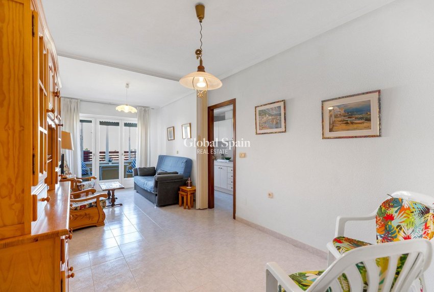 Resale - APARTMENT -
TORREVIEJA - Centro