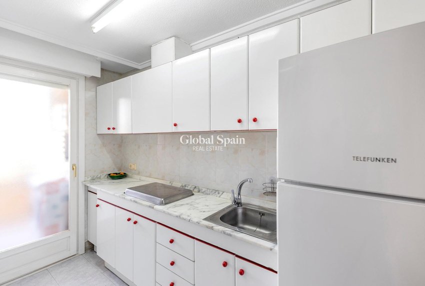 Resale - APARTMENT -
TORREVIEJA - Centro