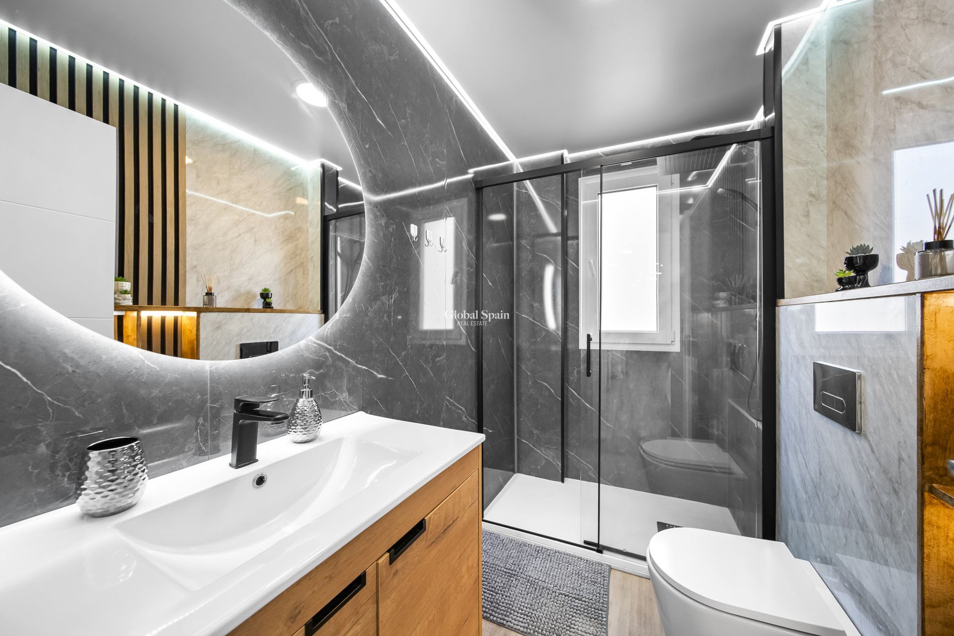 Resale - Apartment -
TORREVIEJA - Centro