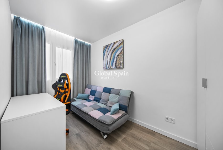 Resale - APARTMENT -
TORREVIEJA - Centro