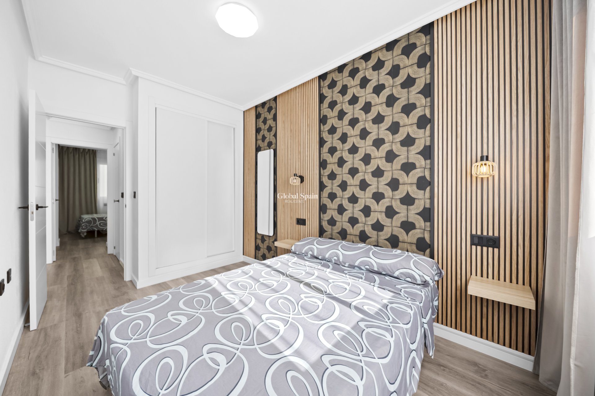 Resale - Apartment -
TORREVIEJA - Centro