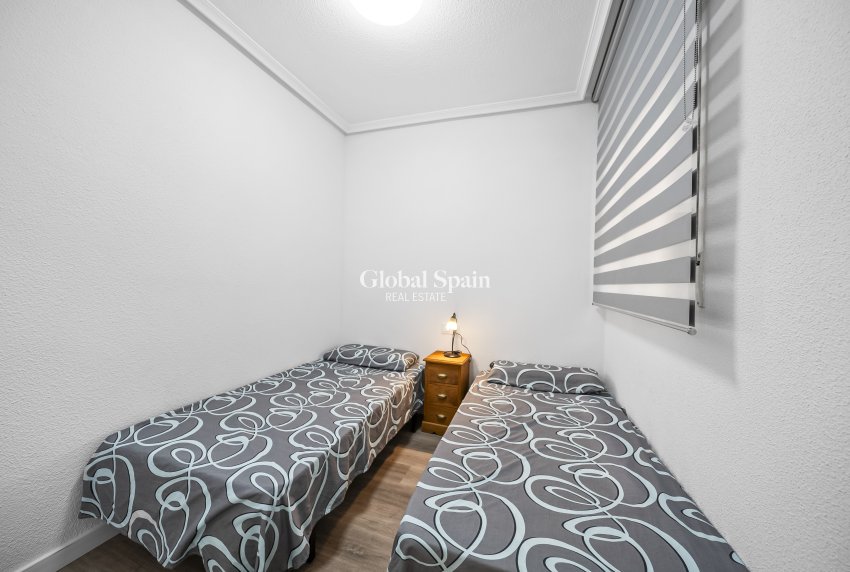 Resale - Apartment -
TORREVIEJA - Centro