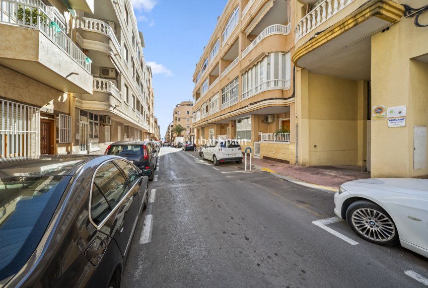 Resale - Apartment -
TORREVIEJA - Centro