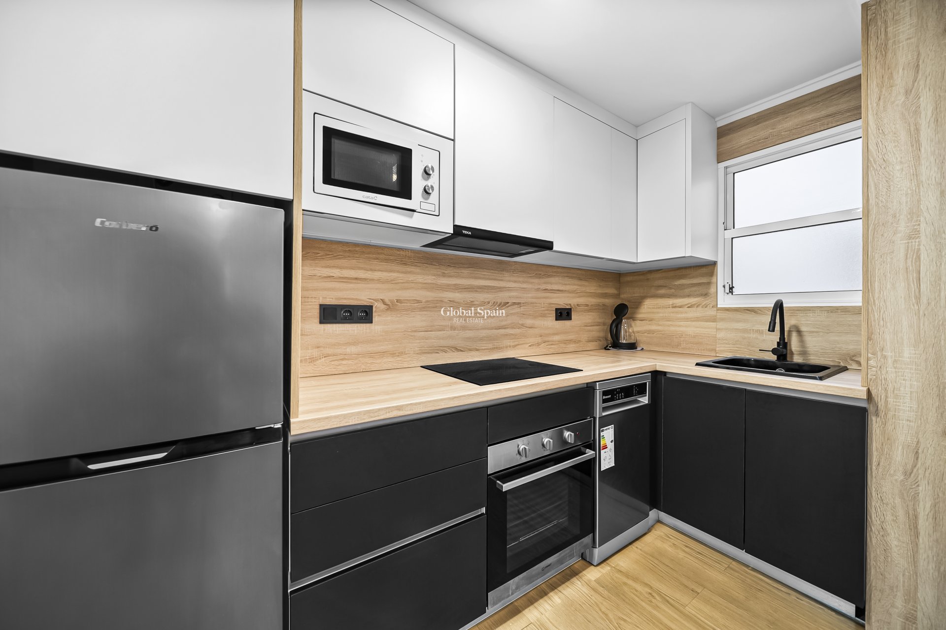 Resale - Apartment -
TORREVIEJA - Centro