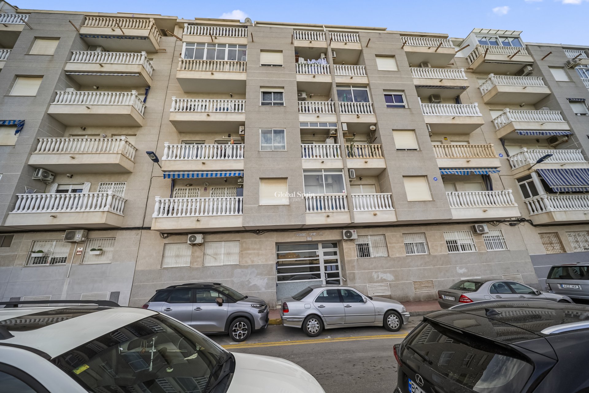 Resale - APARTMENT -
TORREVIEJA - Centro
